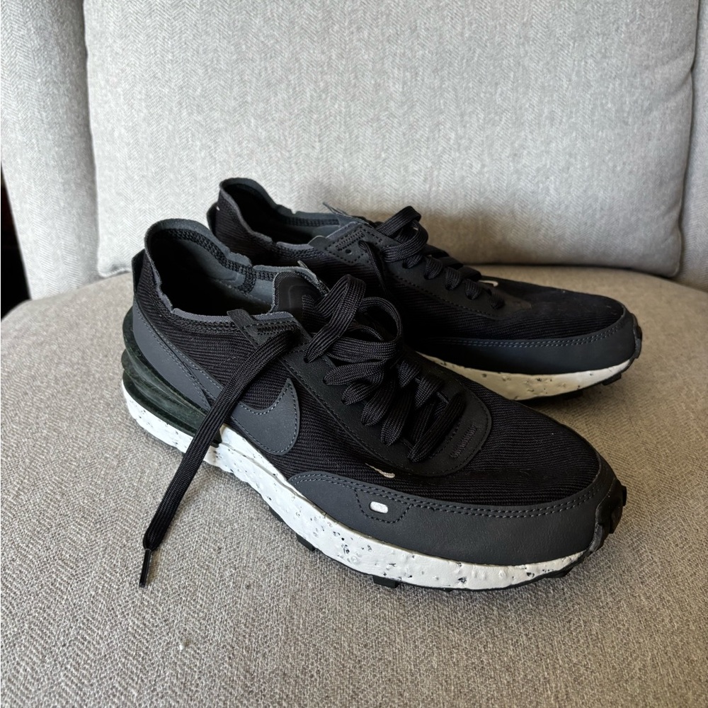Nike Men's Black and Gray Sneakers